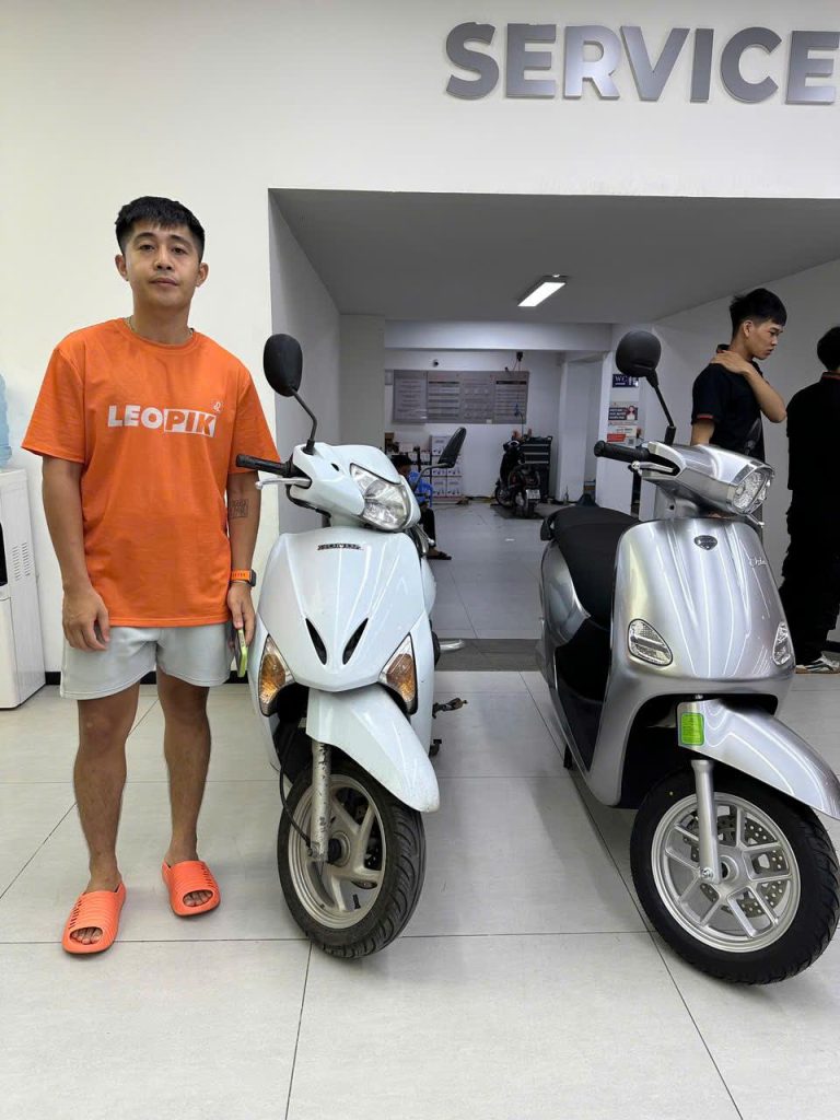 Khách hàng tham gia chương trình thu xăng đổi điện tại YADEA Việt Thanh
